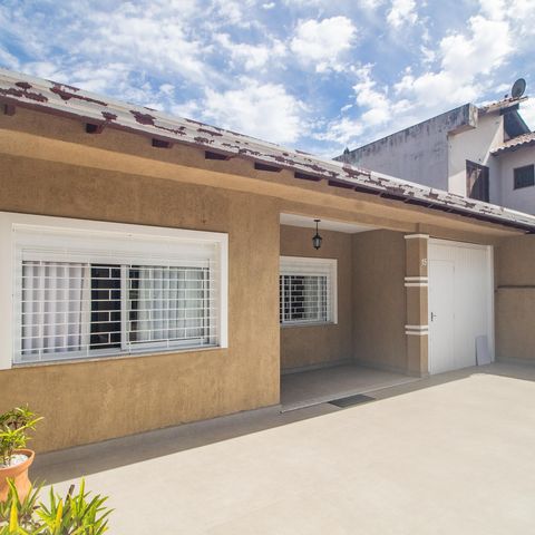 Casa à venda com 150m², 3 quartos e 5 vagas Casa à venda com 150m², 3 quartos e 5 vagasJardim
