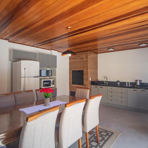 Casa à venda com 150m², 3 quartos e 5 vagas Casa à venda com 150m², 3 quartos e 5 vagasChurrasqueira