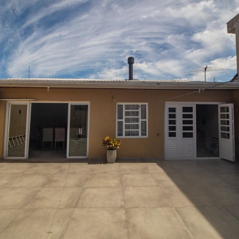 Casa à venda com 150m², 3 quartos e 5 vagas Casa à venda com 150m², 3 quartos e 5 vagasQuintal