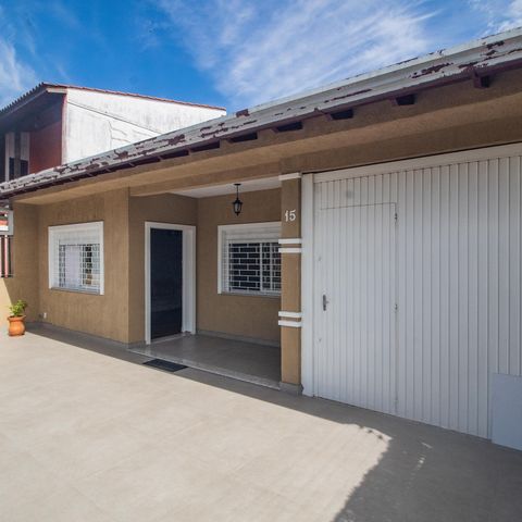 Casa à venda com 150m², 3 quartos e 5 vagas Casa à venda com 150m², 3 quartos e 5 vagasJardim