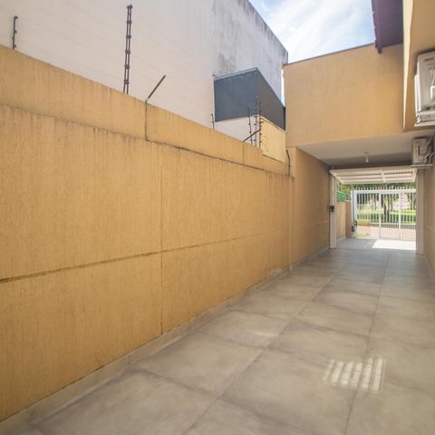 Casa à venda com 150m², 3 quartos e 5 vagas Casa à venda com 150m², 3 quartos e 5 vagasGaragem