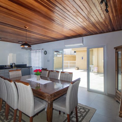 Casa à venda com 150m², 3 quartos e 5 vagas Casa à venda com 150m², 3 quartos e 5 vagasChurrasqueira