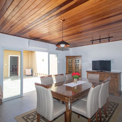 Casa à venda com 150m², 3 quartos e 5 vagas Casa à venda com 150m², 3 quartos e 5 vagasChurrasqueira