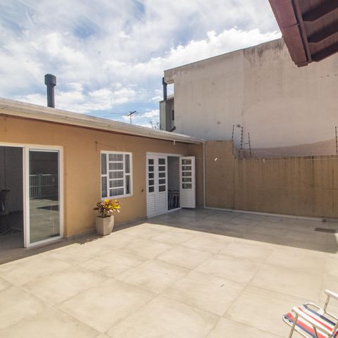 Casa à venda com 150m², 3 quartos e 5 vagas Casa à venda com 150m², 3 quartos e 5 vagasQuintal