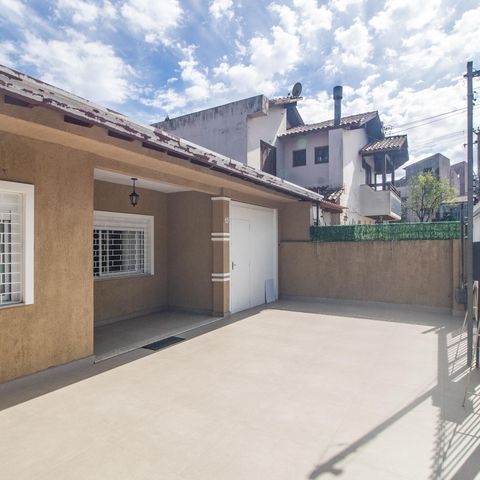 Casa à venda com 150m², 3 quartos e 5 vagas Casa à venda com 150m², 3 quartos e 5 vagasJardim