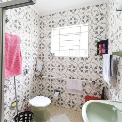 Casa à venda com 114m², 2 quartos e 2 vagas Casa à venda com 114m², 2 quartos e 2 vagasBanheiro