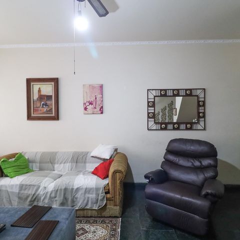 Casa à venda com 114m², 2 quartos e 2 vagas Casa à venda com 114m², 2 quartos e 2 vagasSala