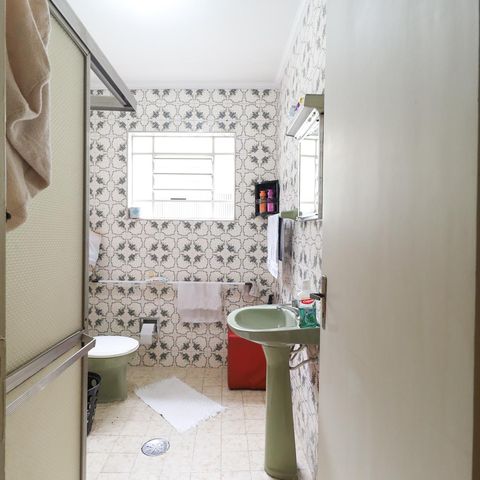 Casa à venda com 114m², 2 quartos e 2 vagas Casa à venda com 114m², 2 quartos e 2 vagasBanheiro
