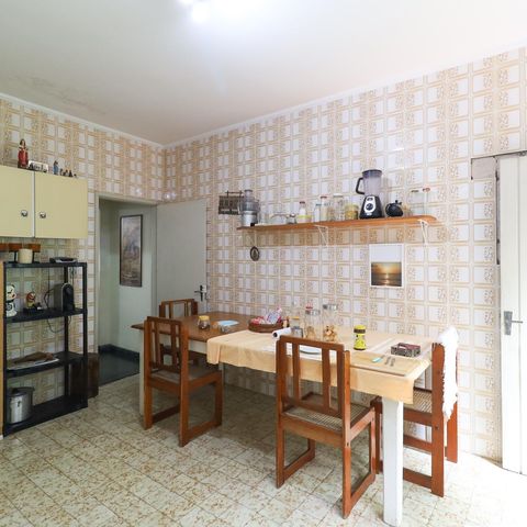 Casa à venda com 114m², 2 quartos e 2 vagas Casa à venda com 114m², 2 quartos e 2 vagasCozinha