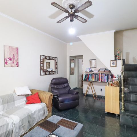Casa à venda com 114m², 2 quartos e 2 vagas Casa à venda com 114m², 2 quartos e 2 vagasSala