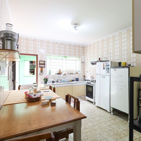 Casa à venda com 114m², 2 quartos e 2 vagas Casa à venda com 114m², 2 quartos e 2 vagasCozinha