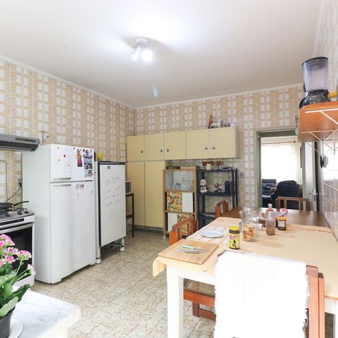 Casa à venda com 114m², 2 quartos e 2 vagas Casa à venda com 114m², 2 quartos e 2 vagasCozinha