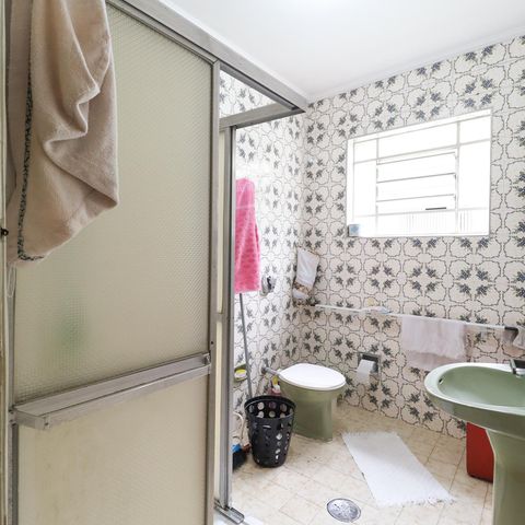Casa à venda com 114m², 2 quartos e 2 vagas Casa à venda com 114m², 2 quartos e 2 vagasBanheiro