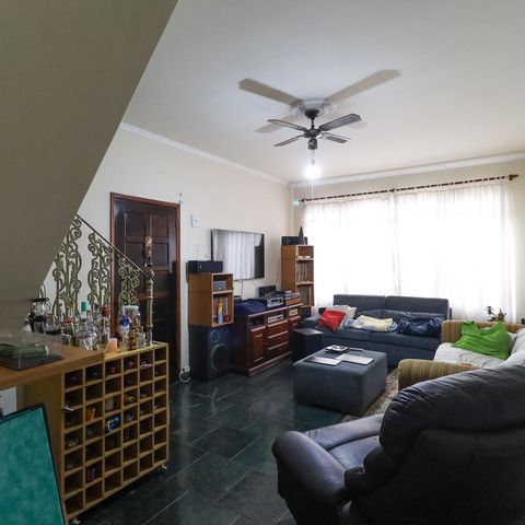 Casa à venda com 114m², 2 quartos e 2 vagas Casa à venda com 114m², 2 quartos e 2 vagasSala