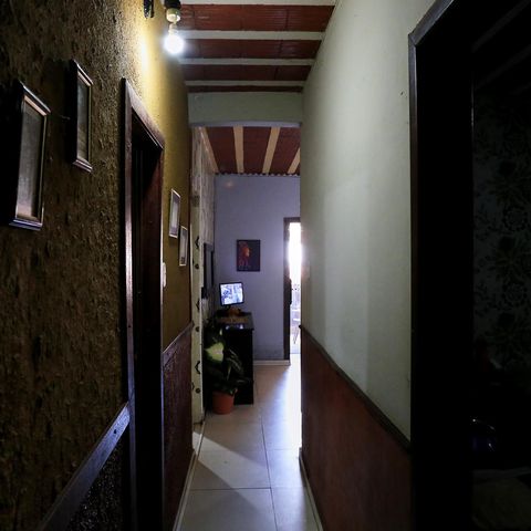 Casa à venda com 597m², 4 quartos e 7 vagas Casa à venda com 597m², 4 quartos e 7 vagasCorredor