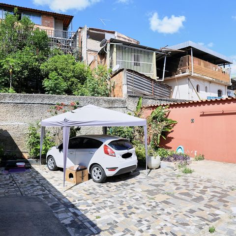 Casa à venda com 597m², 4 quartos e 7 vagas Casa à venda com 597m², 4 quartos e 7 vagasGaragem