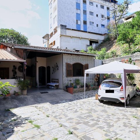 Casa à venda com 597m², 4 quartos e 7 vagas Casa à venda com 597m², 4 quartos e 7 vagasGaragem
