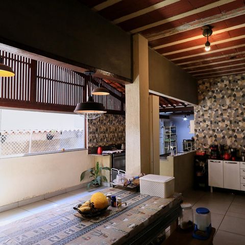 Casa à venda com 597m², 4 quartos e 7 vagas Casa à venda com 597m², 4 quartos e 7 vagasCozinha