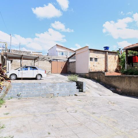 Casa à venda com 597m², 4 quartos e 7 vagas Casa à venda com 597m², 4 quartos e 7 vagasÁrea externa