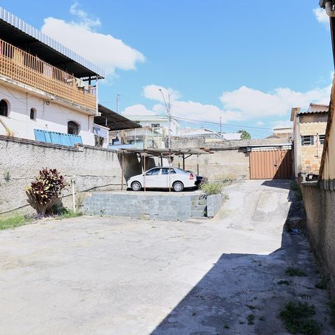 Casa à venda com 597m², 4 quartos e 7 vagas Casa à venda com 597m², 4 quartos e 7 vagasÁrea externa