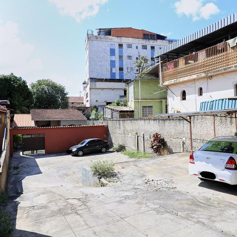 Casa à venda com 597m², 4 quartos e 7 vagas Casa à venda com 597m², 4 quartos e 7 vagasÁrea externa