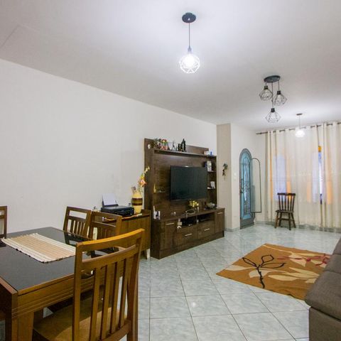 Casa à venda com 125m², 2 quartos e 2 vagas Casa à venda com 125m², 2 quartos e 2 vagasSala