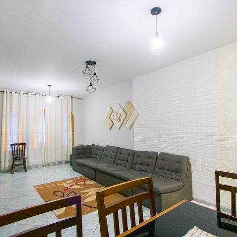 Casa à venda com 125m², 2 quartos e 2 vagas Casa à venda com 125m², 2 quartos e 2 vagasSala