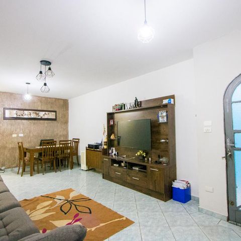 Casa à venda com 125m², 2 quartos e 2 vagas Casa à venda com 125m², 2 quartos e 2 vagasSala