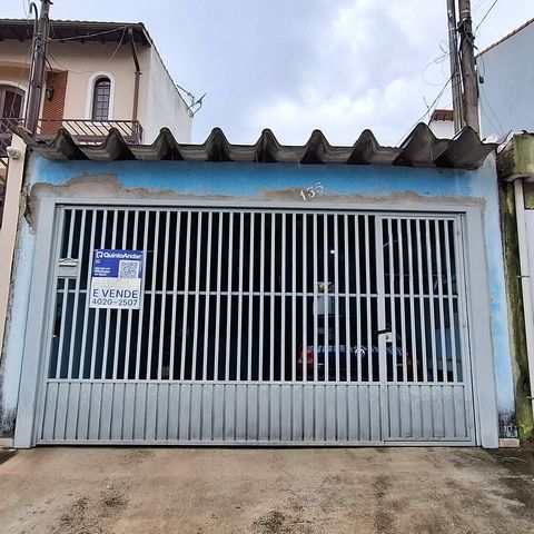 Casa à venda com 125m², 2 quartos e 2 vagas Casa à venda com 125m², 2 quartos e 2 vagasFachada