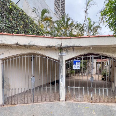 Casa à venda com 167m², 3 quartos e 2 vagas Casa à venda com 167m², 3 quartos e 2 vagasFachada