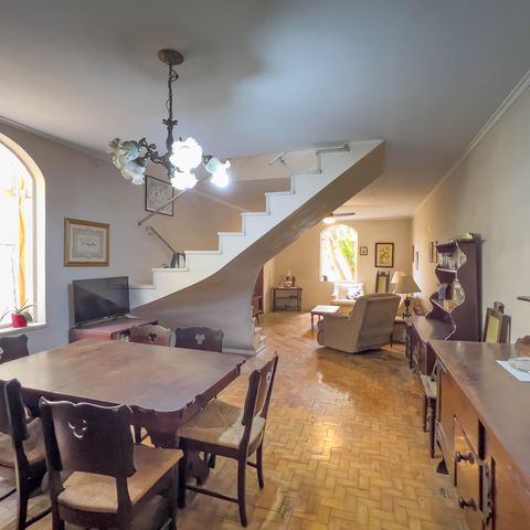 Casa à venda com 167m², 3 quartos e 2 vagas Casa à venda com 167m², 3 quartos e 2 vagasSala