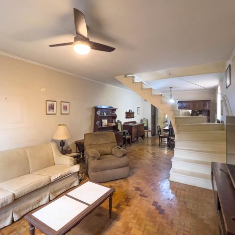 Casa à venda com 167m², 3 quartos e 2 vagas Casa à venda com 167m², 3 quartos e 2 vagasSala