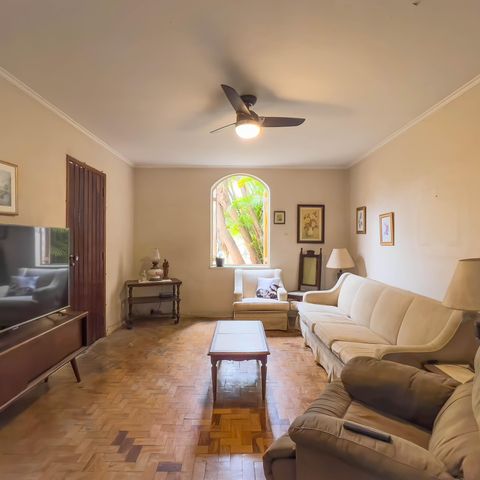 Casa à venda com 167m², 3 quartos e 2 vagas Casa à venda com 167m², 3 quartos e 2 vagasSala