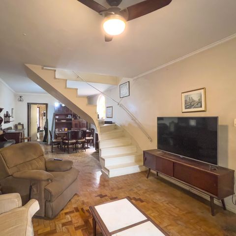 Casa à venda com 167m², 3 quartos e 2 vagas Casa à venda com 167m², 3 quartos e 2 vagasSala
