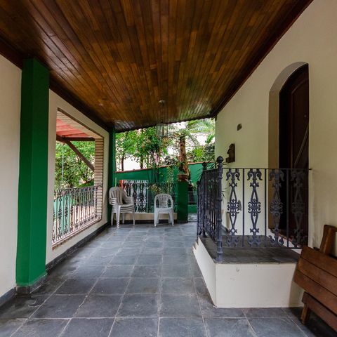 Casa à venda com 340m², 3 quartos e 1 vaga Casa à venda com 340m², 3 quartos e 1 vagaVaranda