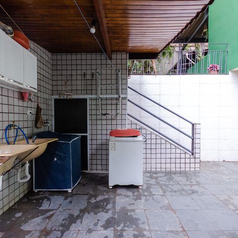 Casa à venda com 340m², 3 quartos e 1 vaga Casa à venda com 340m², 3 quartos e 1 vagaÁrea de Serviço 2