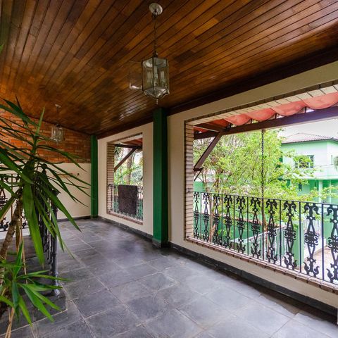Casa à venda com 340m², 3 quartos e 1 vaga Casa à venda com 340m², 3 quartos e 1 vagaVaranda