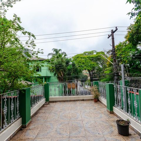 Casa à venda com 340m², 3 quartos e 1 vaga Casa à venda com 340m², 3 quartos e 1 vagaVaranda