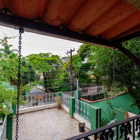 Casa à venda com 340m², 3 quartos e 1 vaga Casa à venda com 340m², 3 quartos e 1 vagaVaranda