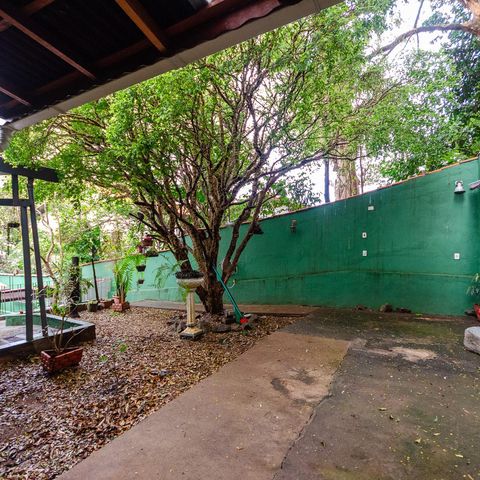 Casa à venda com 340m², 3 quartos e 1 vaga Casa à venda com 340m², 3 quartos e 1 vagaQuintal
