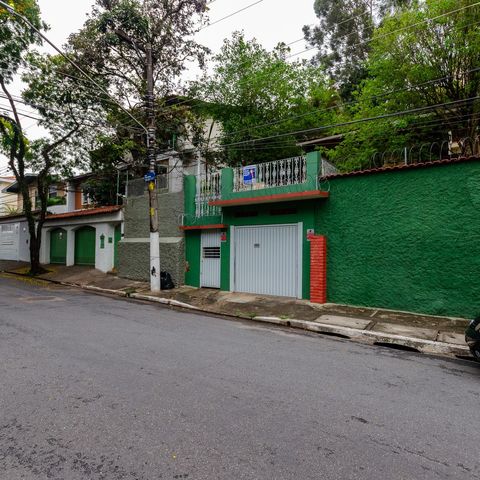 Casa à venda com 340m², 3 quartos e 1 vaga Casa à venda com 340m², 3 quartos e 1 vagaFachada