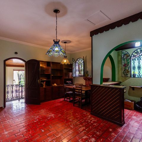 Casa à venda com 340m², 3 quartos e 1 vaga Casa à venda com 340m², 3 quartos e 1 vagaSala