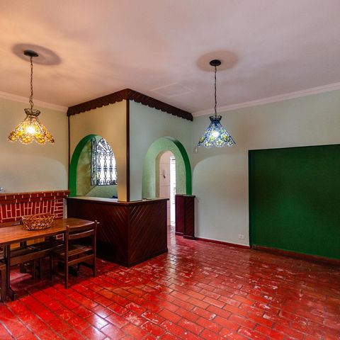 Casa à venda com 340m², 3 quartos e 1 vaga Casa à venda com 340m², 3 quartos e 1 vagaSala