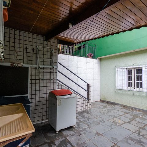 Casa à venda com 340m², 3 quartos e 1 vaga Casa à venda com 340m², 3 quartos e 1 vagaÁrea de Serviço 2