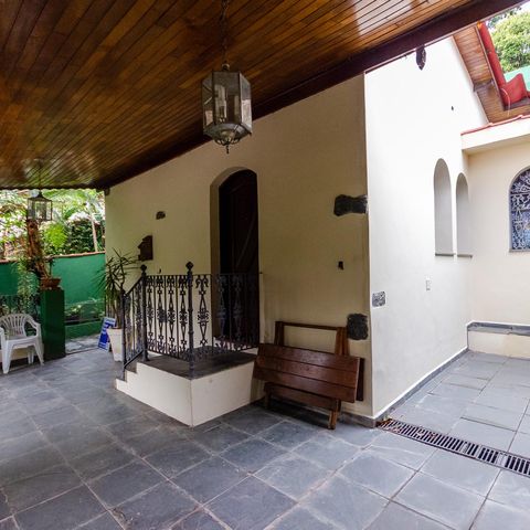 Casa à venda com 340m², 3 quartos e 1 vaga Casa à venda com 340m², 3 quartos e 1 vagaVaranda