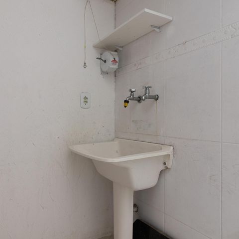 Casa de condomínio à venda com 56m², 2 quartos e 1 vaga Casa de condomínio à venda com 56m², 2 quartos e 1 vagaÁrea de Serviço
