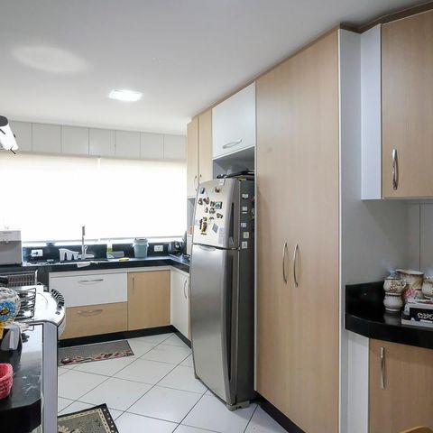Casa à venda com 249m², 3 quartos e 3 vagasCozinha