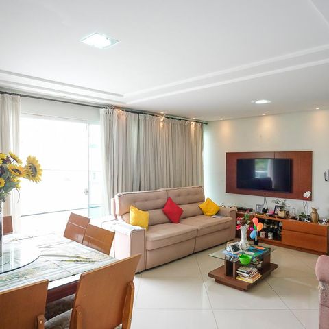 Casa à venda com 249m², 3 quartos e 3 vagasSala