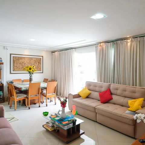 Casa à venda com 249m², 3 quartos e 3 vagasSala