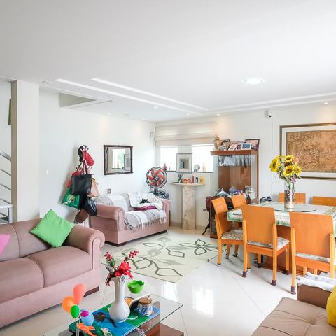 Casa à venda com 249m², 3 quartos e 3 vagasSala